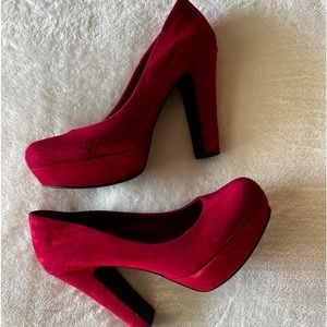Gianni Bini Ferrari Red Suede Platform Pump - Women’s Size 7.5